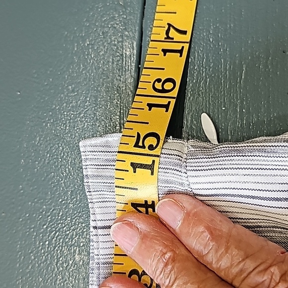 Vuarnet striped skort. Size 4. It has three pockets. Gray and white. - Picture 11 of 12